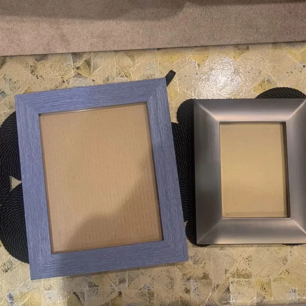 Elegant Set of 2 silver/blue picture frames - timeless charm!‎